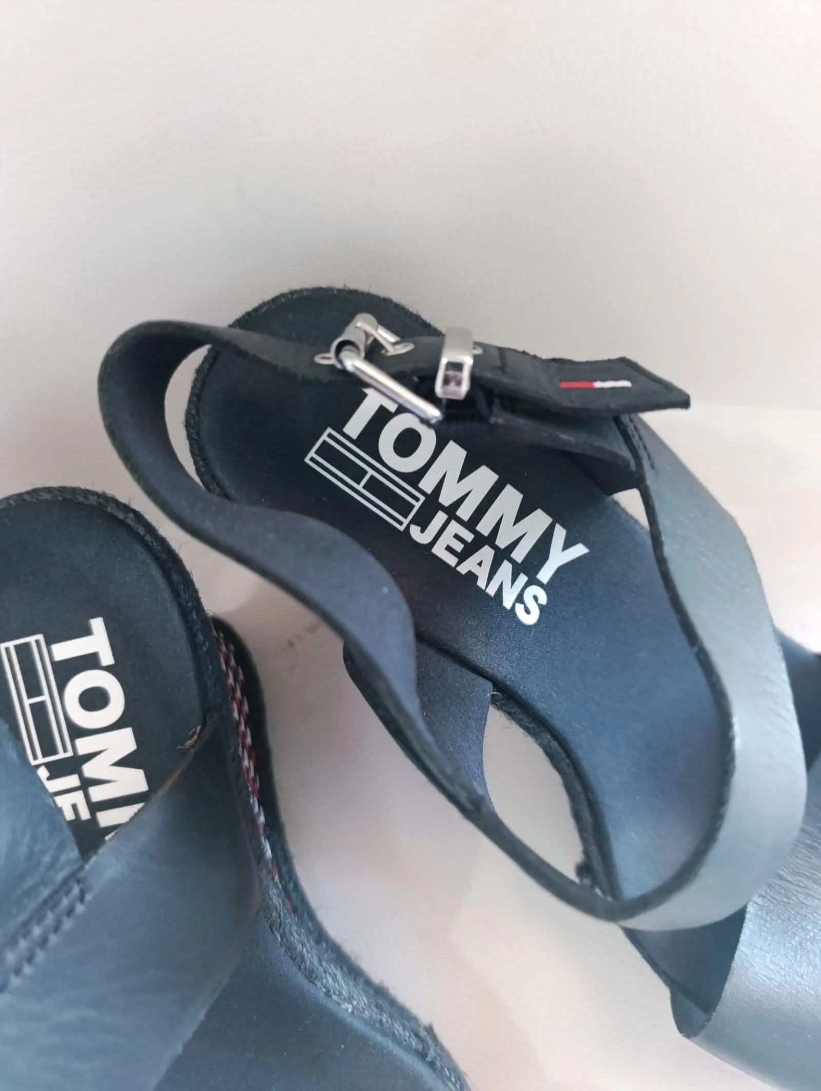 Sandales Tommy Hilfiger en cuir neuves taille 37 – photo 8